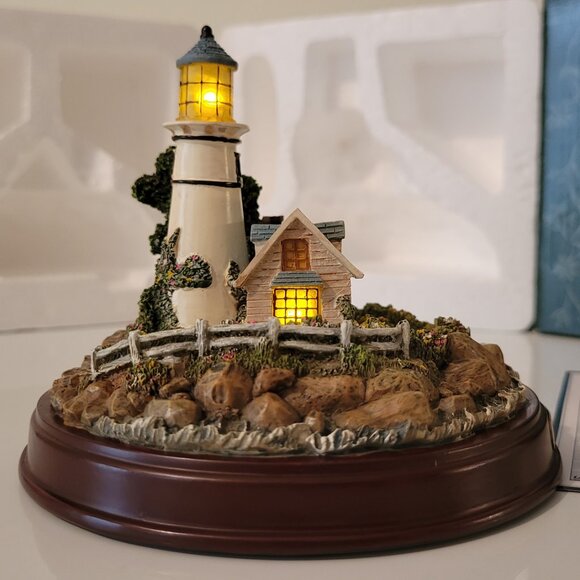 Thomas Kinkade A Light In The Storm, Seaside Memories Lighted Lighthouse 1999 - Picture 4 of 12